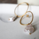 keishi wavy circle earrings