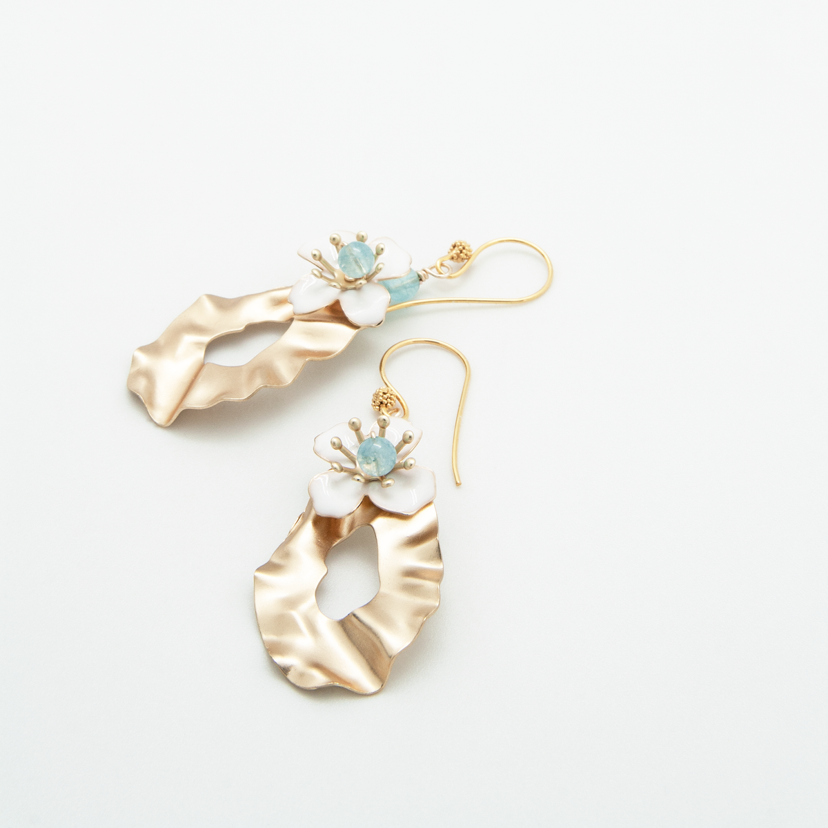 crinkle flower earrings | white